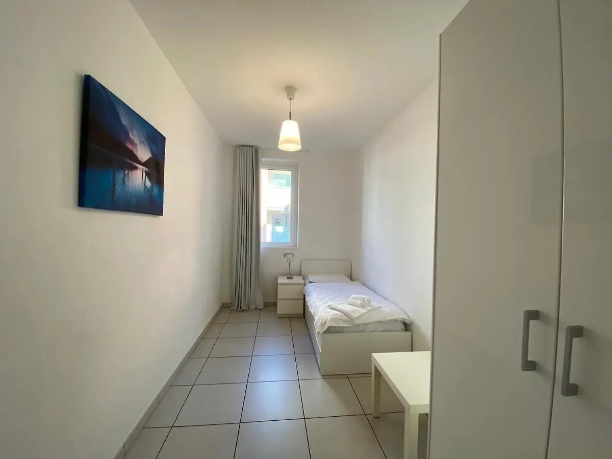 Modern 3 Bedroom Apartment On Lake Maggiore Maccagno